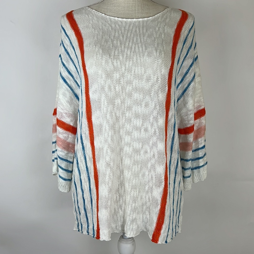 Casual white shirtsleeve sweater with blue and red-orange stripes bell s…